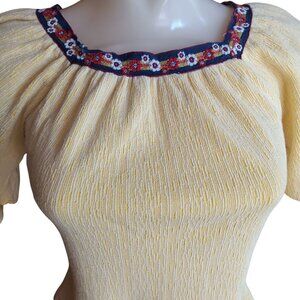 1OF1 Small Vintage Top 70's Crinkle Blouse Floral Embroidered Neckline Peasant
